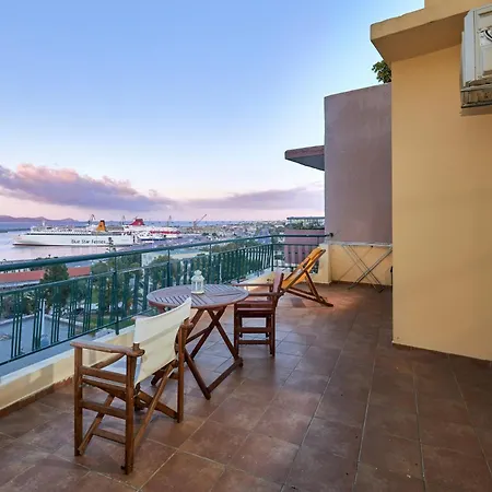 Center Penthouse With Sea View *